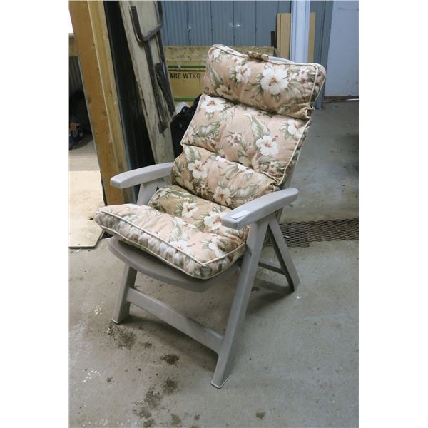 Plastic Fold-up Chair & Cushion for Outdoors