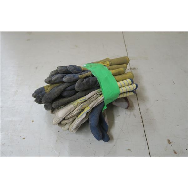 Lot of Work Gloves - Size Large