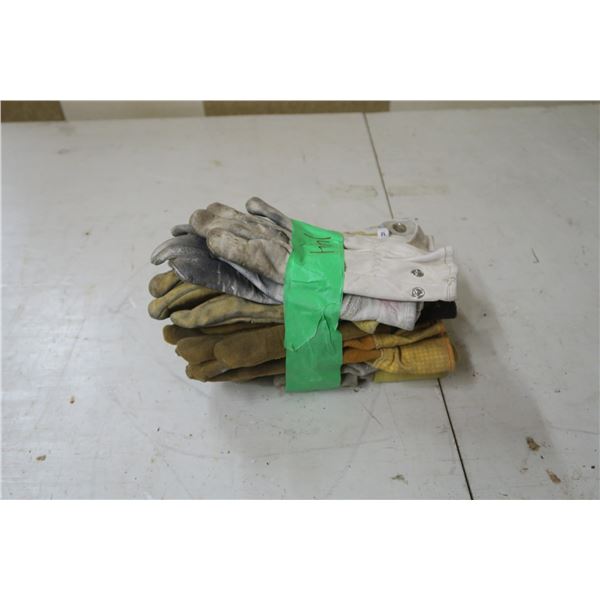 Lot of Work Gloves - Size Large