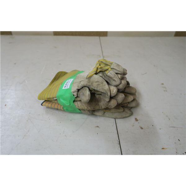 Lot of Work Gloves - Size Large