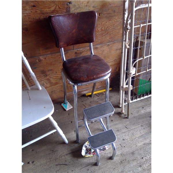 Kitchen Stool (2' Seat, 3' Total)