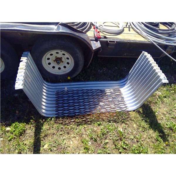 Aluminum Tire Cover (60"x22") and Metal Grate