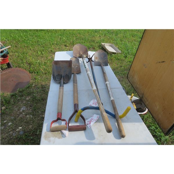 5 pc lot, 4 shovels and 1 weeder