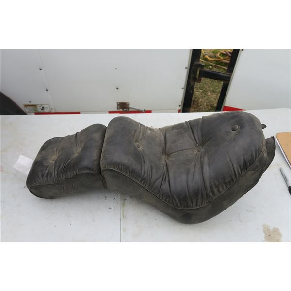 Harley-Davidson Softtail slim seat, black.