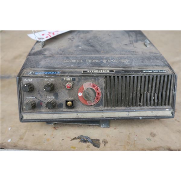 Sasktel motorola Micom SSB radio Model # D80SBG-1800BM-SP2.
