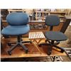 Image 1 : 2 office chairs and wooden folding stand