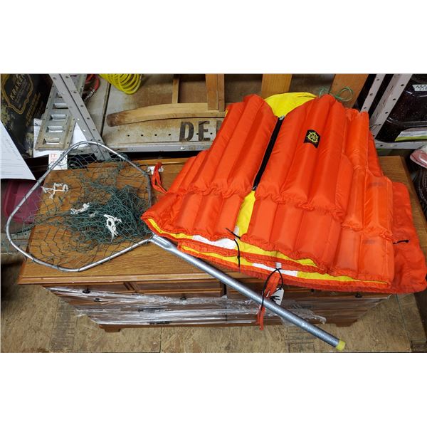 3 life jackets & fishing net