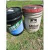 Image 2 : 2 pails of Oil (1) New 15w40, (1) 1/2 full gear oil