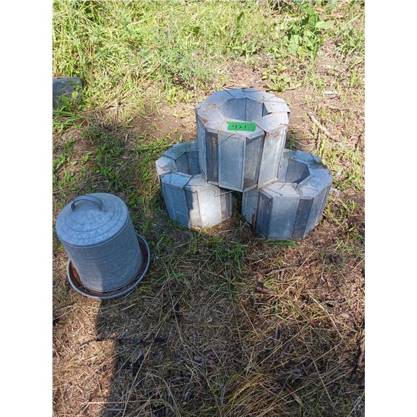 21 chicken / rabbit feeders + chicken waterer