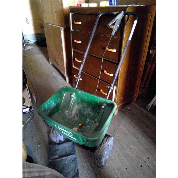 Scotts Speedy Green 1000 Broadcast Spreader