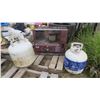 Image 1 : Propane Heater & 2 Propane Tanks