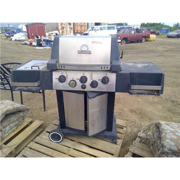 Signet Broil King 3 Burner Propane Barbecue