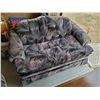 Image 1 : loveseat (in great condition) 60"w