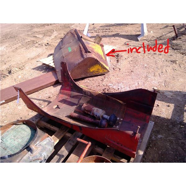 4 Pieces of Assorted Vintage Tractor Parts