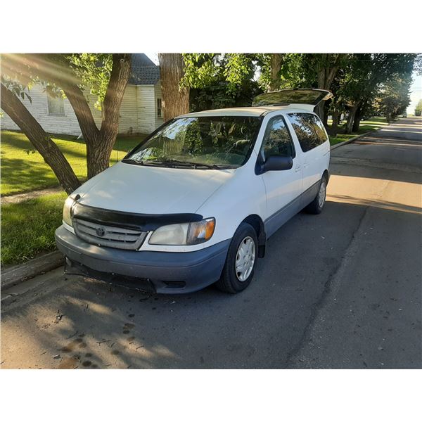 2002 Toyota Sienna, VIN 4T3ZF19C02U493766, Runs, Sask Plateable, Needs Exhaust Work, Check Engine Li