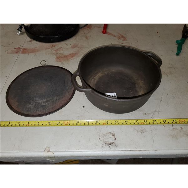 cast iron pot + screen