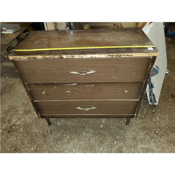 older 3 drawer dresser