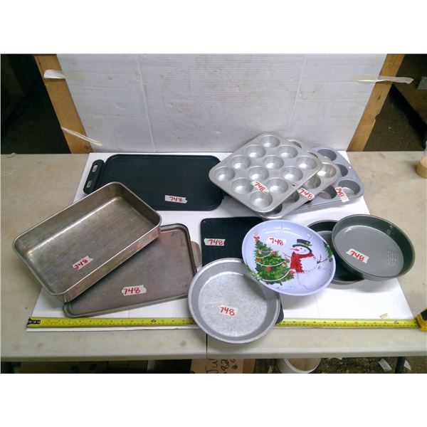 Lot of Baking Pans, Trays, and Grittle