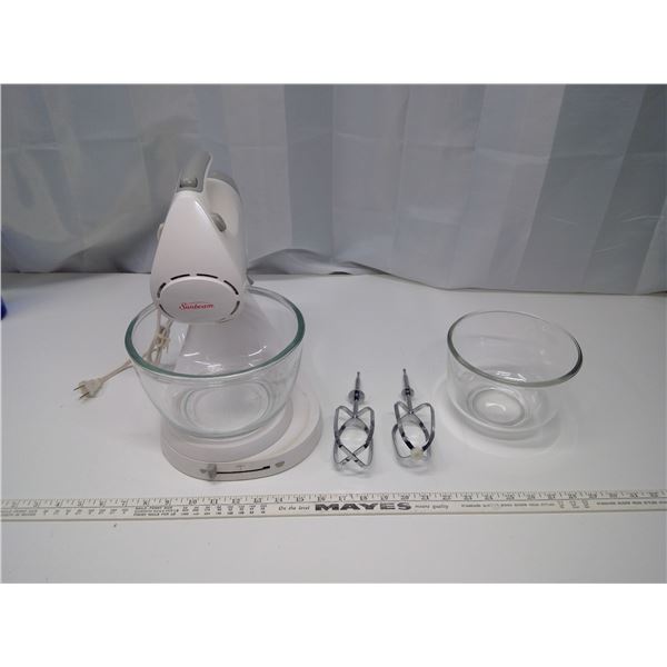 Sunbeam Mixer w/ 2 Glass Bowls and Beaters