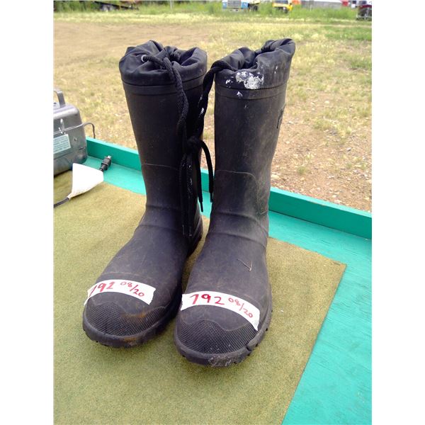 Pair of Kamik Size 11 Insulated Rubber Boots