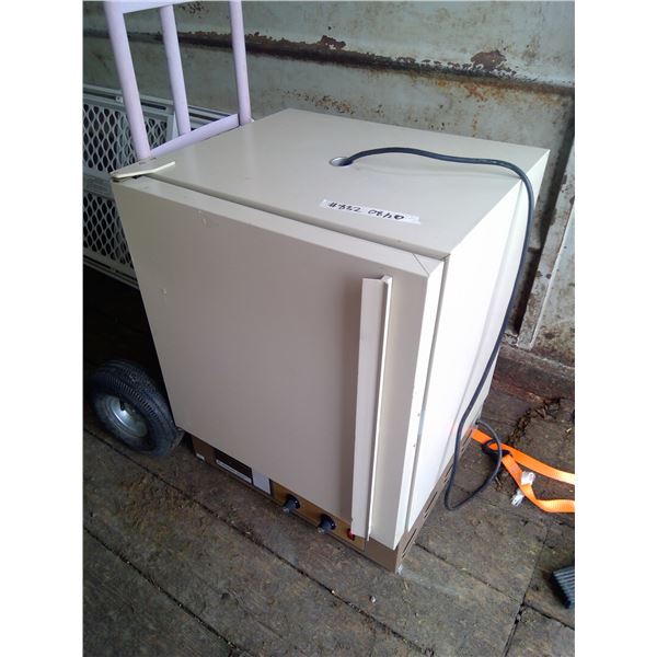 Incubator - 22 1/2 x 20 x 29"h