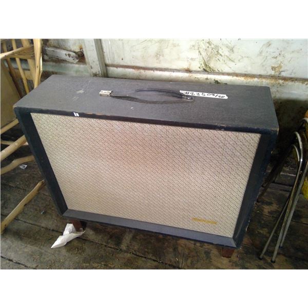 Silvertone 100 Dual Amp - 29x9x27"h