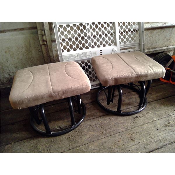 2 Rocking Foot Stolls