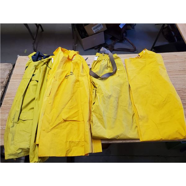 2 rain jackets & pants (3 pcs XL & 1 pants L)
