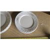 Image 4 : 16pc. Dining /Plate Set