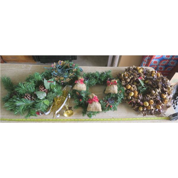 Christmas Decorations - Wreaths