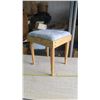 Image 3 : Seat/Foot Stool - 17x15x20H"