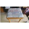 Image 5 : Seat/Foot Stool - 17x15x20H"