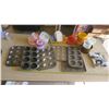 Image 5 : Huge Lot of Tupperware & Kitchenware, Baking Sheets