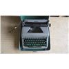 Image 3 : Royal Quiet De Luxe Portable Type Writer