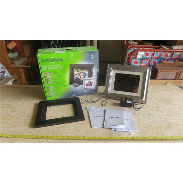 Insignia Digital Picture Frame 8"