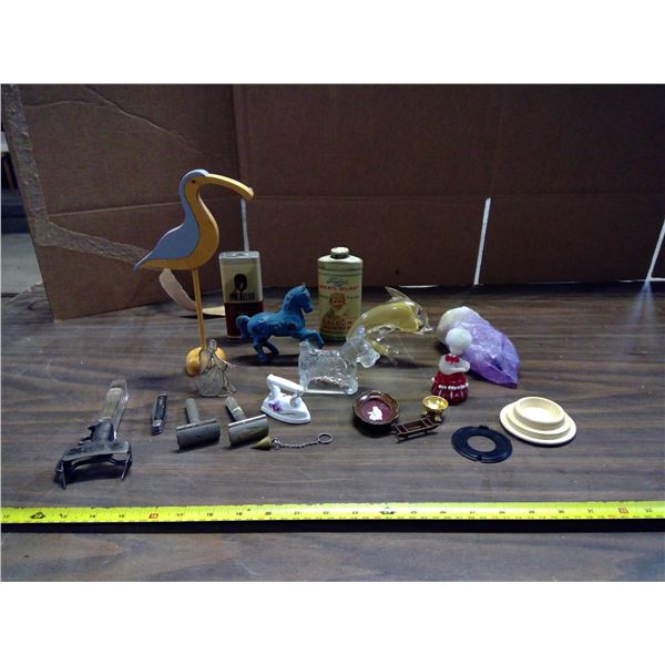 Lot of Misc. Décor, etc. - Tins, Ornaments, Vintage Razors, etc.