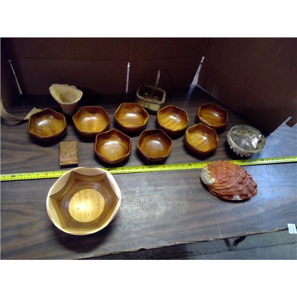 Lot of Wooden Bowls, etc.