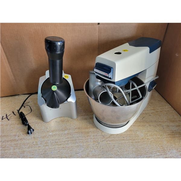 Older style Kenwood chef stand mixer & Yonanas blender, both tested - working