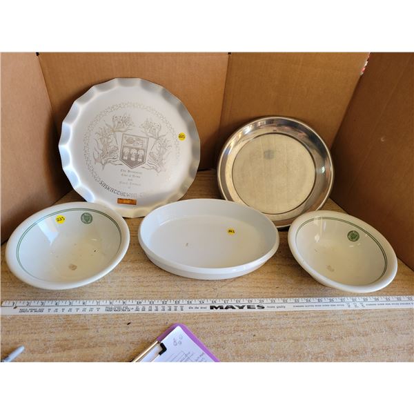 Bowls & serving dishes - Interesting SK logo on bowls