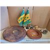 Image 1 : Decorative lot - 2 Prince Albert flags, carved wooden bowl/plate (Made in India)
