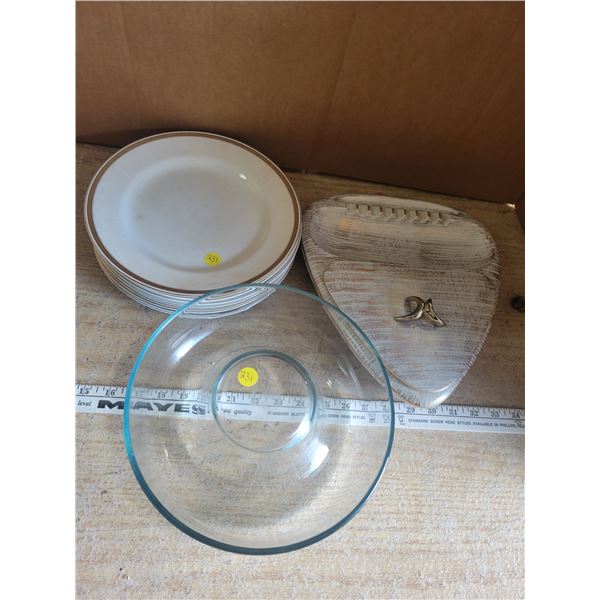 Pyrex bundt cake pan, Hager potteries ashtray with covered section & 7 dinner plates