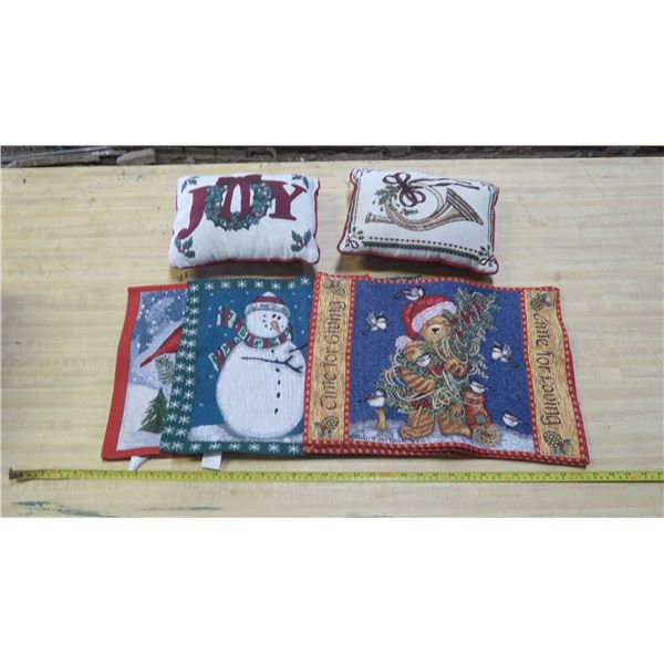 2 Christmas Throw Pllows & Placemats
