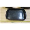 Image 2 : Enamelware - 2 Roasters & Cake Pan