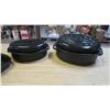 Image 5 : Enamelware - 2 Roasters & Cake Pan