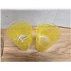 Image 5 : Filtered Drinking Pitcher & 4 Yellow Plastic Drinking Cups