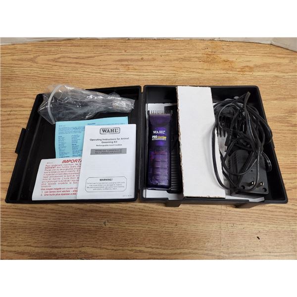"WAHL" Pro Series Battery Powered Pet Clippers/Buzzer, Like New