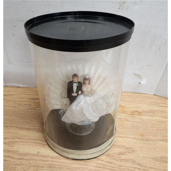 Lovely Wedding Topper, Sealed in Container. Great Condition