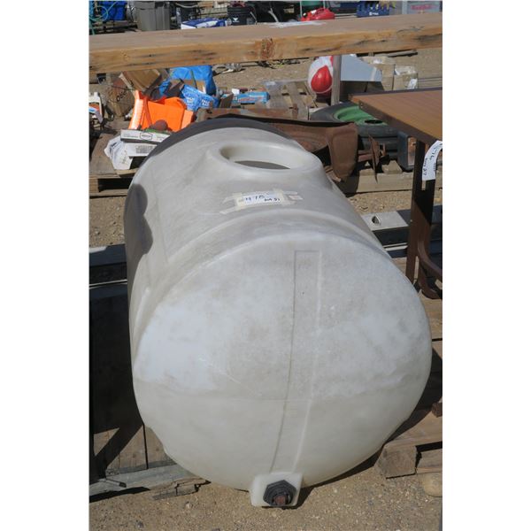 110 gal white round plastic tank with no lid, non-pottable.