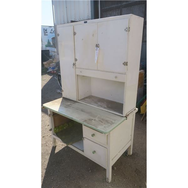 the Robert Simpson. Co.ltd "CANADA" wood cabinet. Cream color.