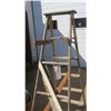 Image 2 : 6 ft wood A-frame ladder